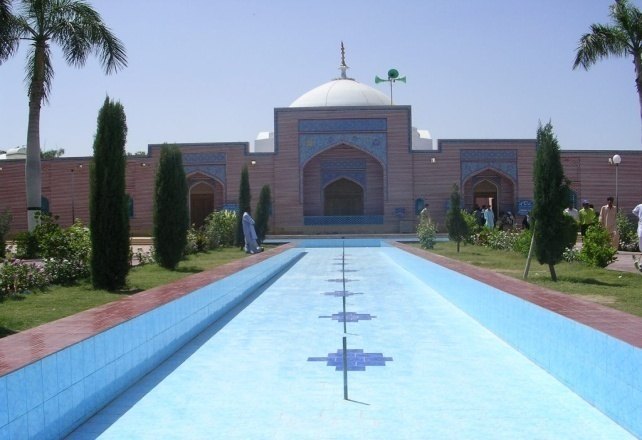 Shah Jahan Mosque in Thatta with reflecting pool
